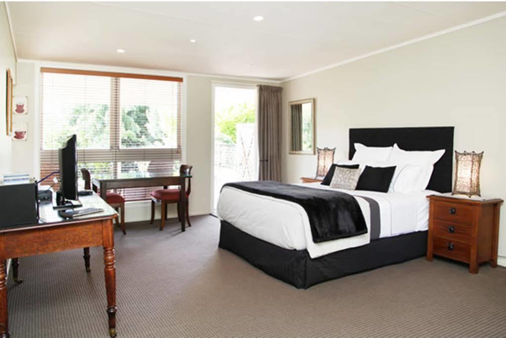 Bradleys Garden Bed And Breakfast Taumarunui Exterior photo